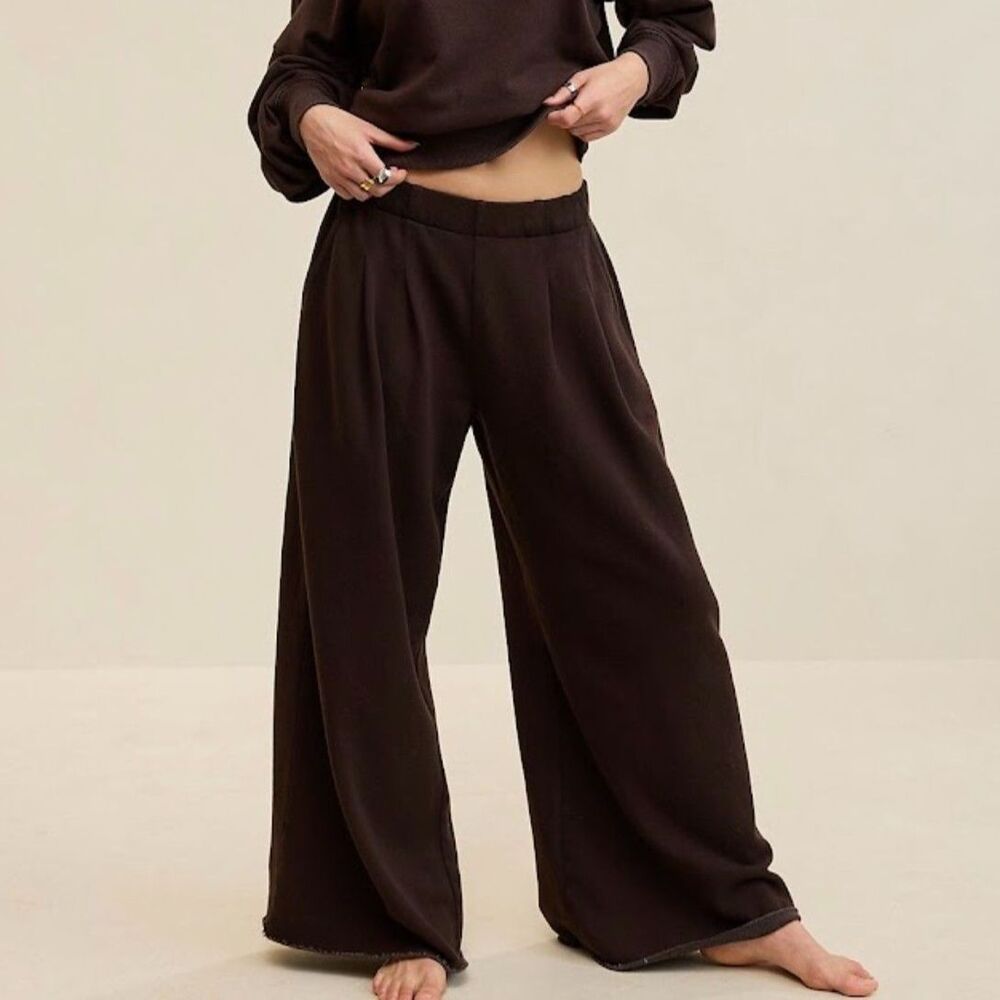 NEW Aerie Women's L SHORT Street Trousers Wide Leg knit pants Deep Earth brown